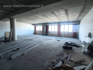 Locale commerciale in Vendita