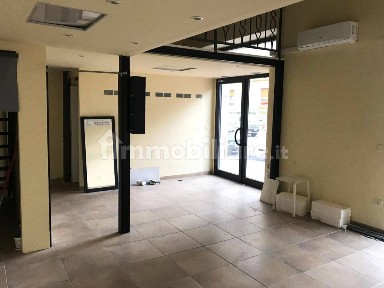 Locale commerciale in Vendita