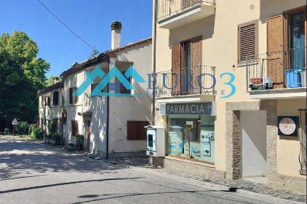 Locale commerciale in Vendita