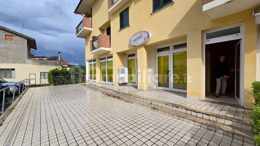 Locale commerciale in Vendita