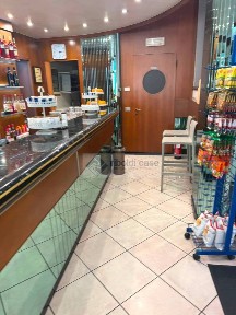 Locale commerciale in Vendita