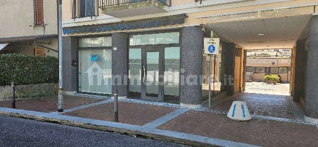 Locale commerciale in Vendita