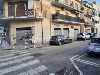 Locale commerciale in Vendita