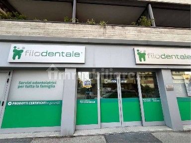 Locale commerciale in Vendita