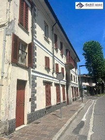 Locale commerciale in Vendita
