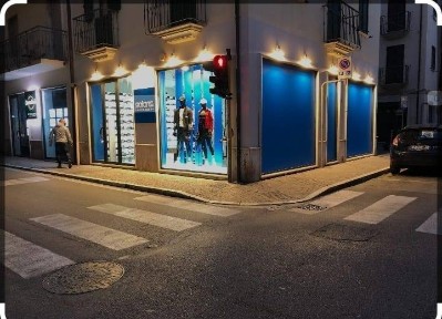 Locale commerciale in Vendita