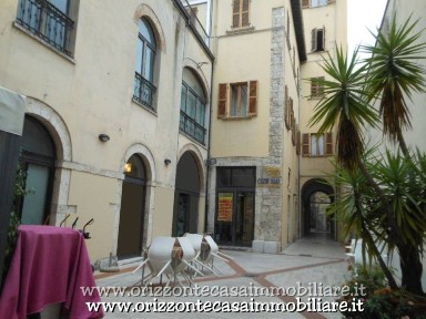 Locale commerciale in Vendita