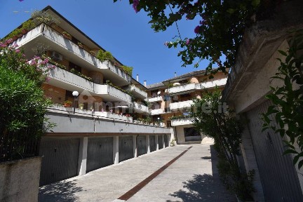 Locale commerciale in Vendita