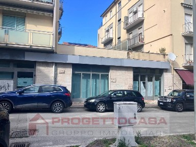 Locale commerciale in Vendita