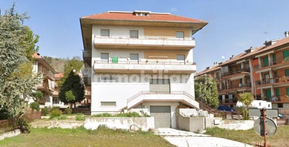 Locale commerciale in Vendita