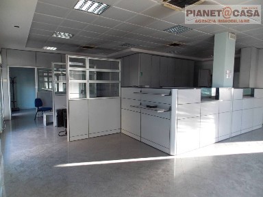Locale commerciale in Vendita