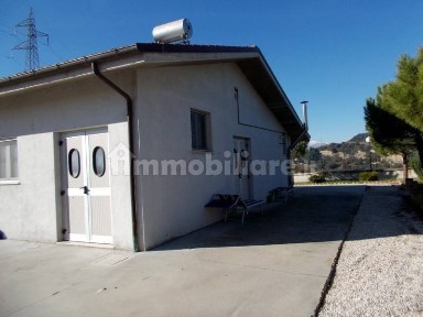 Locale con laboratorio in Vendita