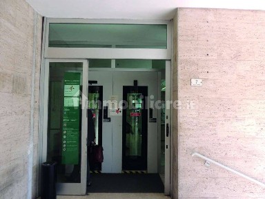 Locale commerciale in Vendita