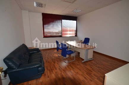 Locale commerciale in Vendita