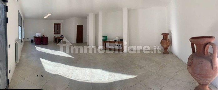 Locale commerciale in Vendita