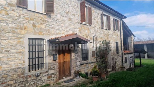 Rustico 531 m², Centro, Travo