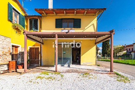 Locale commerciale in Vendita