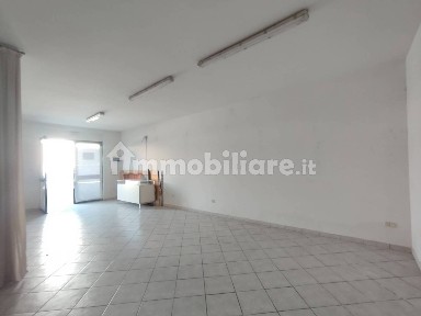 Locale commerciale in Vendita