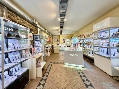Locale commerciale in Vendita