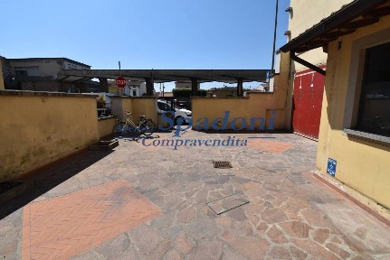 Locale commerciale in Vendita