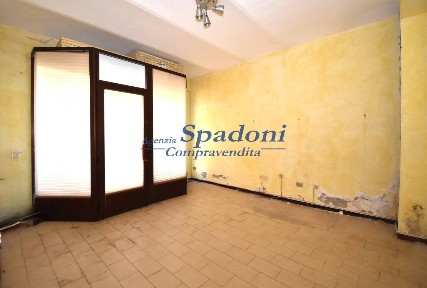 Locale commerciale in Vendita