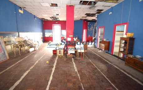 Locale commerciale in Vendita