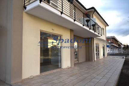 Locale commerciale in Vendita