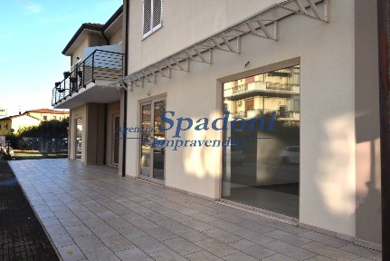 Locale commerciale in Vendita