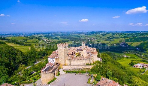 Rustico frazione Vigoleno, Vernasca