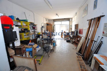 Uzzano, Via Lucchese, 315