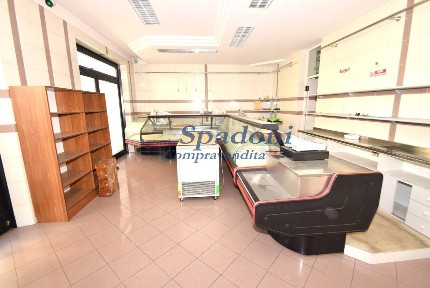 Locale commerciale in Vendita