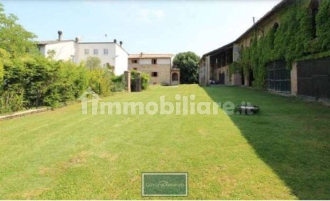 Cascina case sparse Mariani, Castell'Arquato