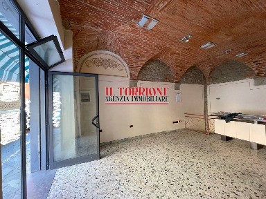Locale commerciale in Vendita