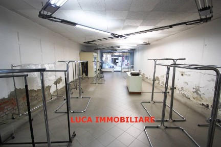 Locale commerciale in Vendita