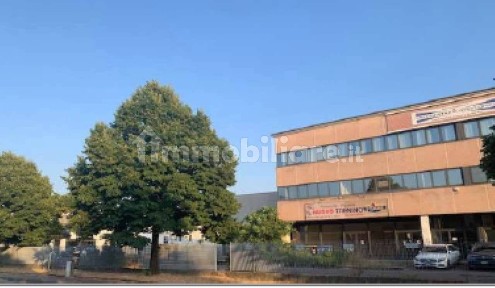 Locale commerciale in Vendita