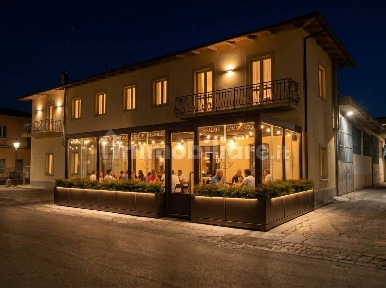 Locale commerciale in Vendita