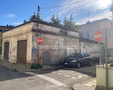 Locale commerciale in Vendita