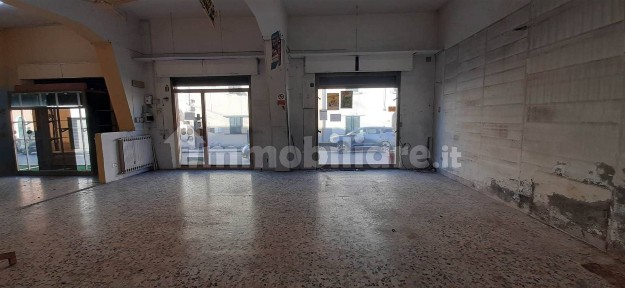 Locale commerciale in Vendita