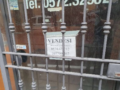 Locale commerciale in Vendita