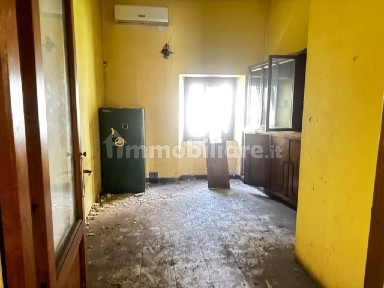Pistoia, Vergine, Via Cesare Battisti, 10
