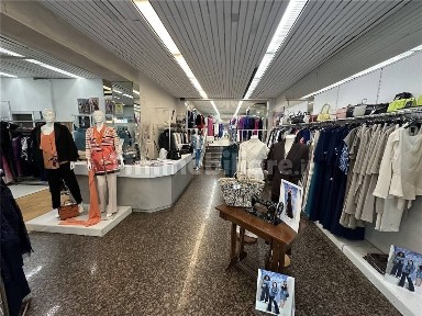 Locale commerciale in Vendita