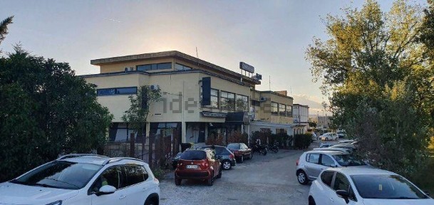 Locale commerciale in Vendita