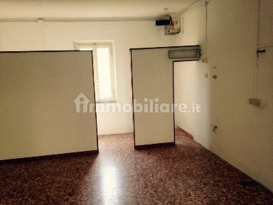 Locale commerciale in Vendita