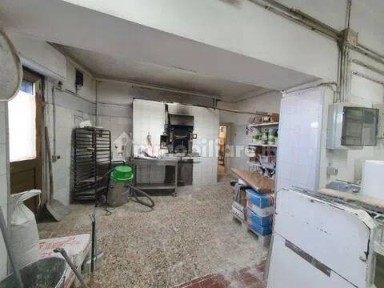 Locale commerciale in Vendita