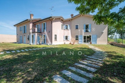 Casale, ottimo stato, 730 m², Centro, Gazzola