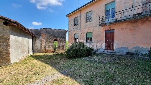 Agazzano, Strada Castano