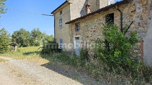 Rustico, da ristrutturare, 265 m², Centro, Agazzano