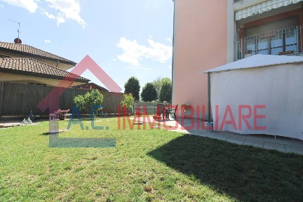 Trilocale via Uguaglianza 64, Centro, Vergiate