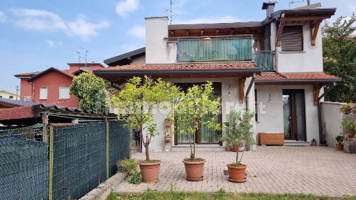 Trilocale via Don Rocco Colombo 4, Centro, Carnago