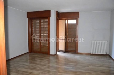 Trilocale via Gian Pietro Puricelli 3, Centro, Gallarate